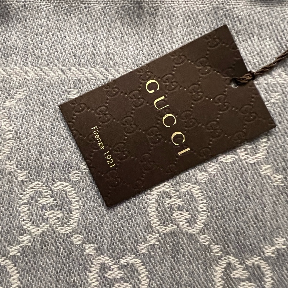 Gucci gray & beige scarf